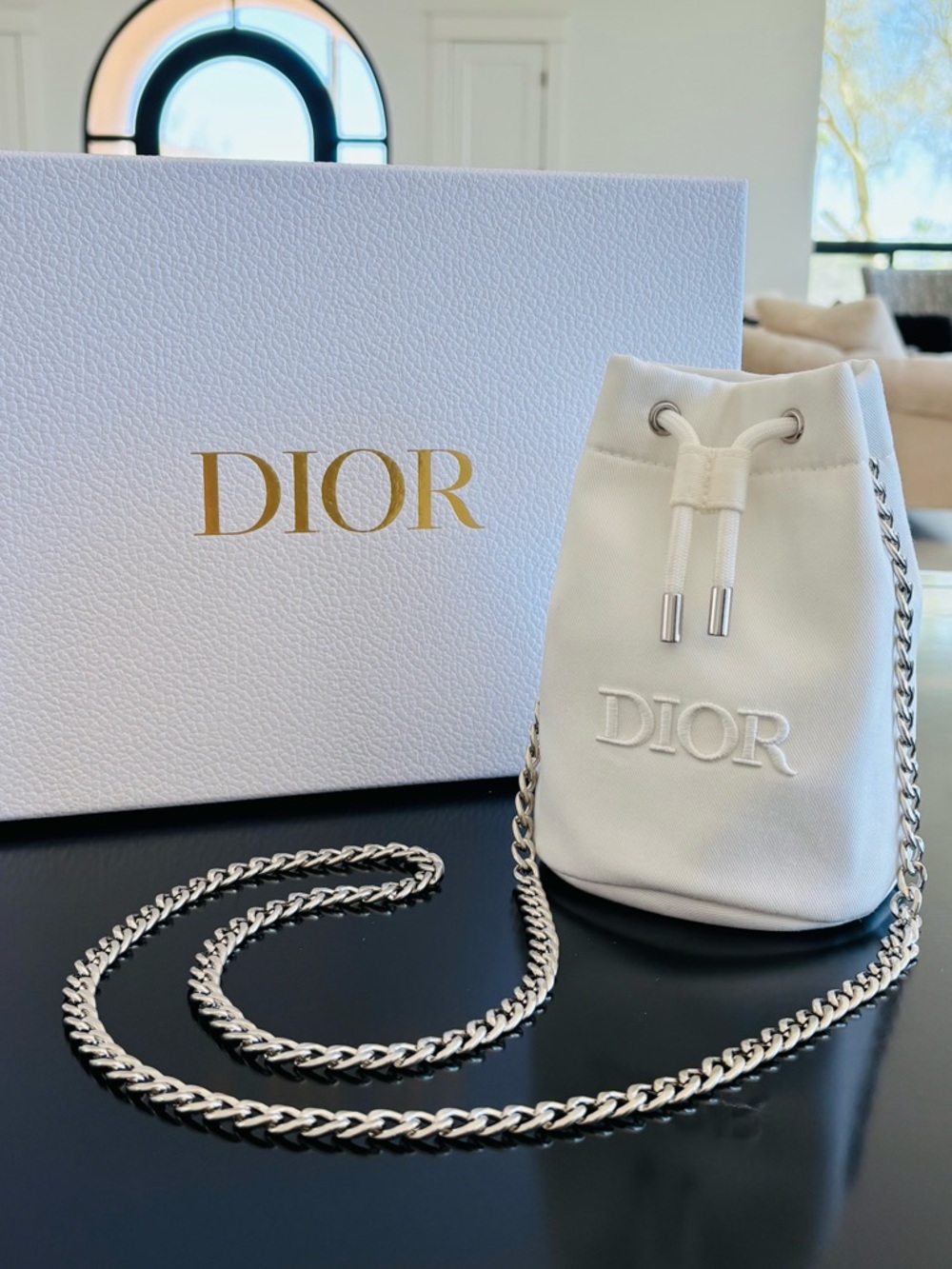 DIOR Beauty Bucket Bag + Charm & Hardware - Picture 1 of 4